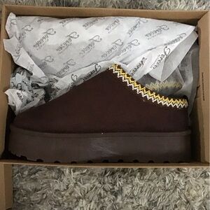 Chocolate mini boots